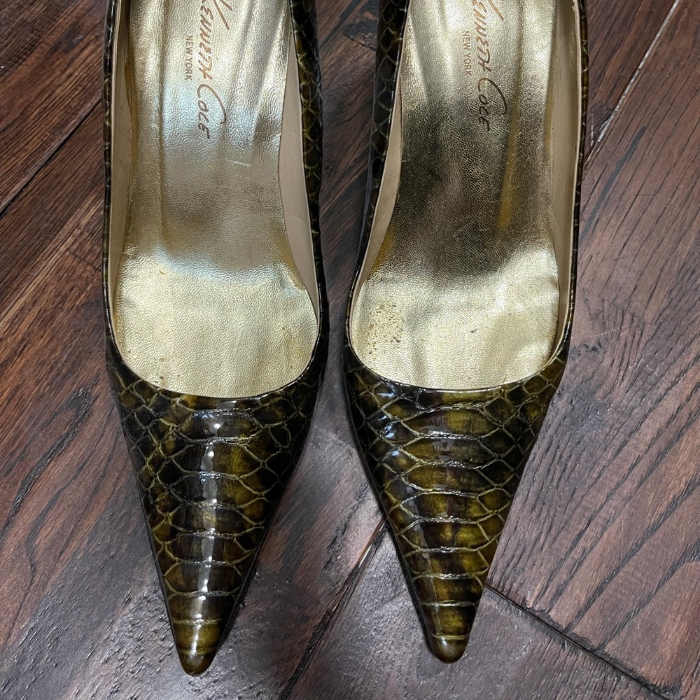 Kenneth Cole patent alligator